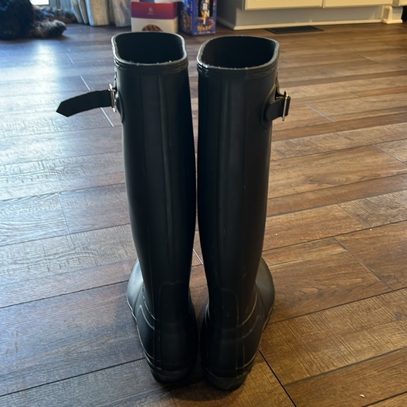 Women’s original tall, hunter boots, color black size 8 - Picture 3 of 7